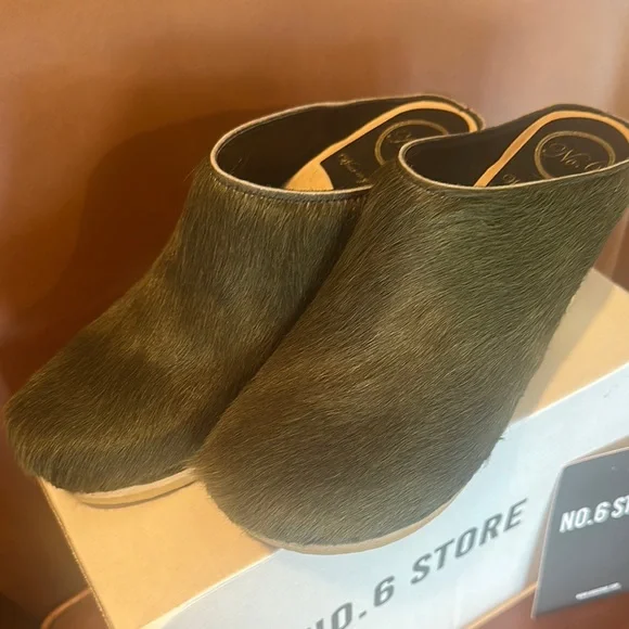 No. 6 Store: Green/Tan Clogs - Picture 2 of 11